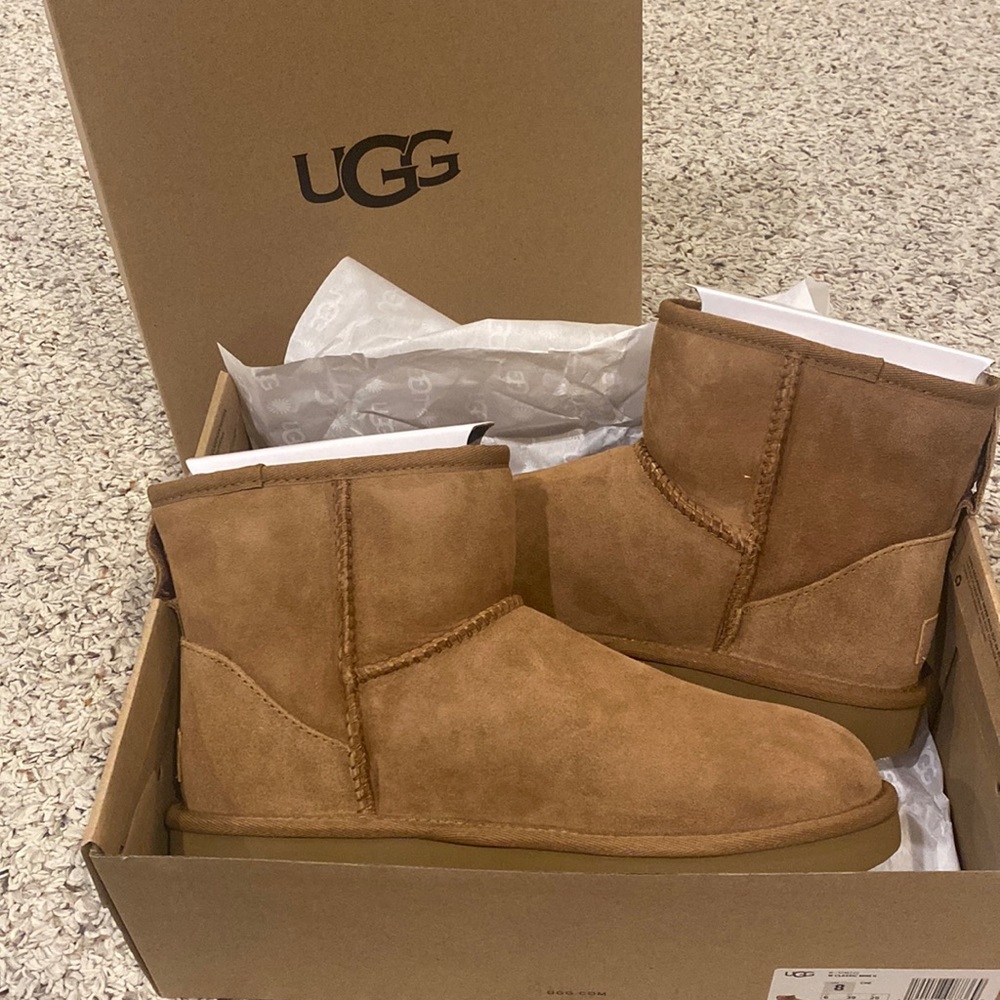 BRAND NEW Classic mini 2 UGGS - chestnut